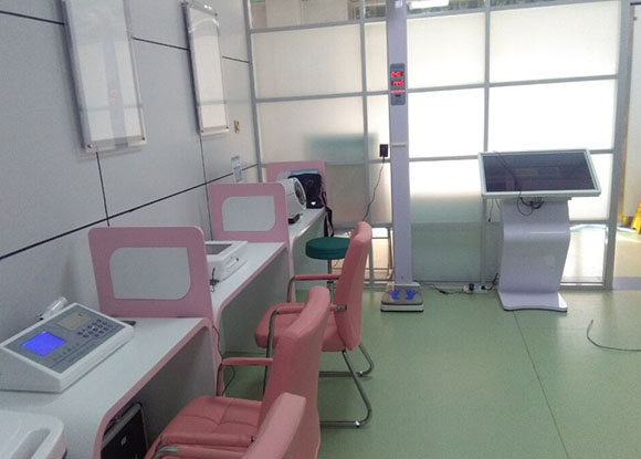 廣西賀州市衛(wèi)計局參觀“健康小屋” 廣西賀州市衛(wèi)計局參觀“健康小屋”